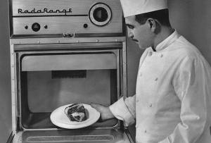 The design and principle of operation of a microwave oven
